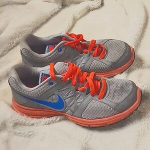 Women's relentless 2 running shoe size 9